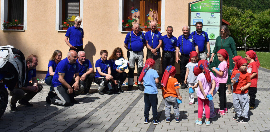 Besuch der Eurobiker im Kinderheim Centar Duga